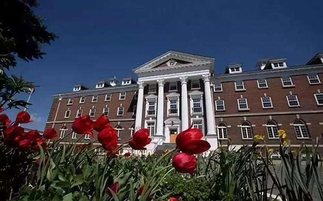 加拿大学费翻三倍！家里没矿还不考虑一下奖学金？