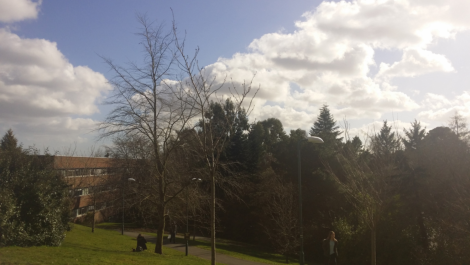  Novavax疫苗即将在英获批，英国多所大学重新实施校园内强制口罩令！