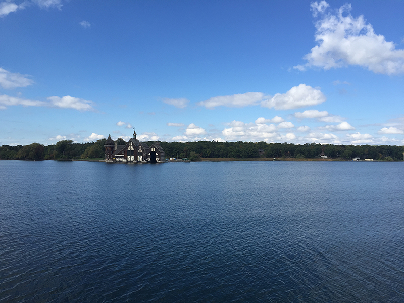 加拿大学费翻三倍！家里没矿的你还不抓紧考虑一下奖学金？