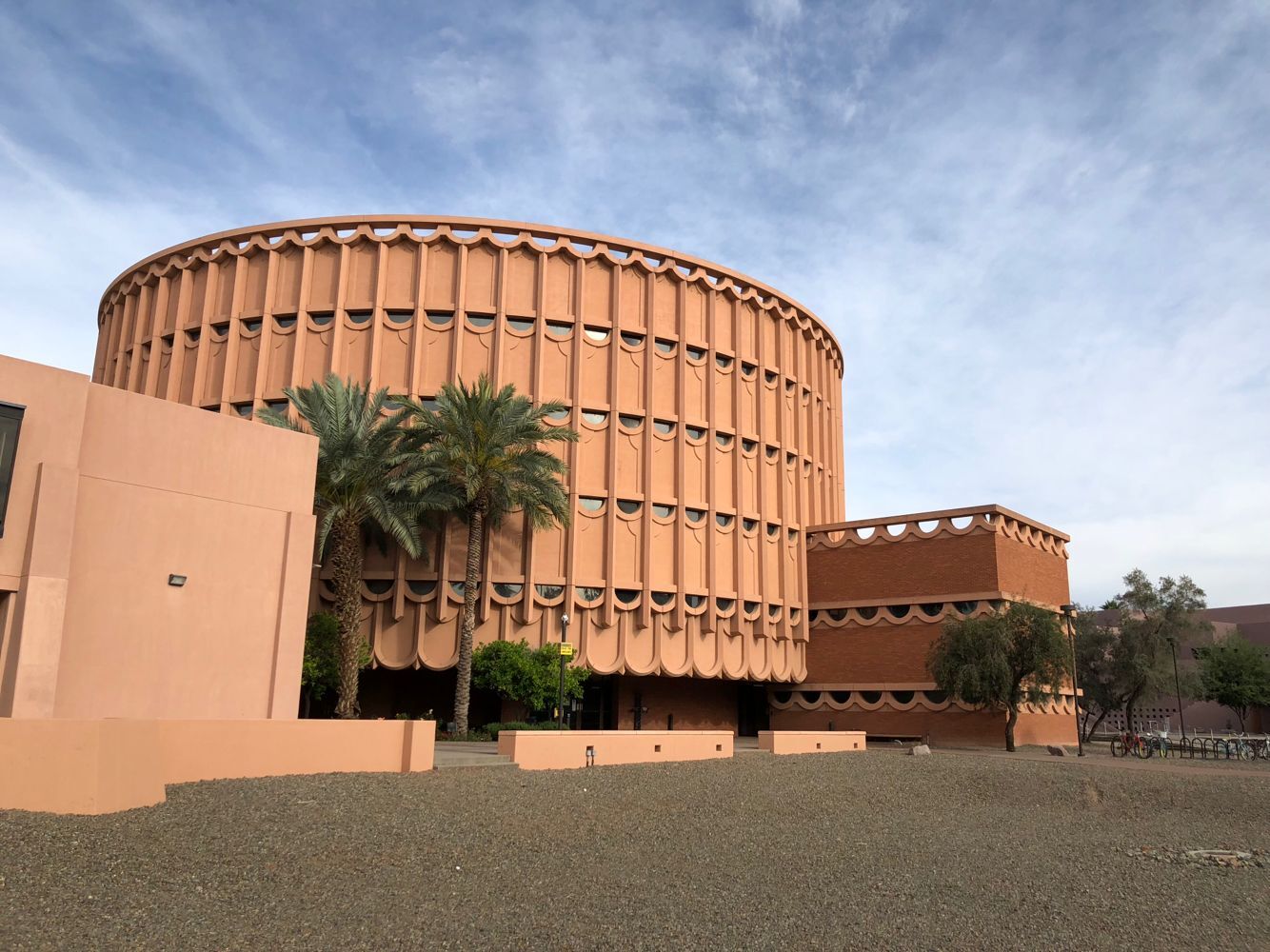 美国留学费用贵？那是你没选这些学校！