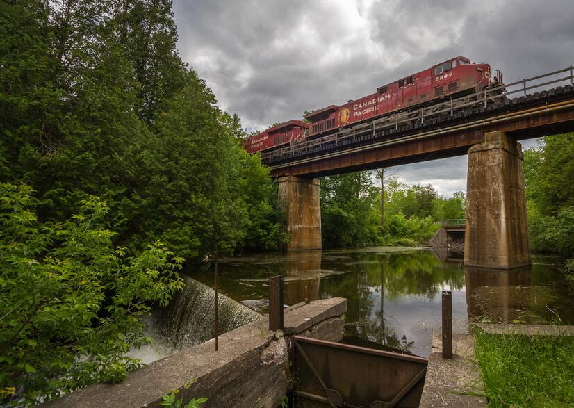 中国留学生入境加拿大遭遣返+一年禁入：只因GPA太低！