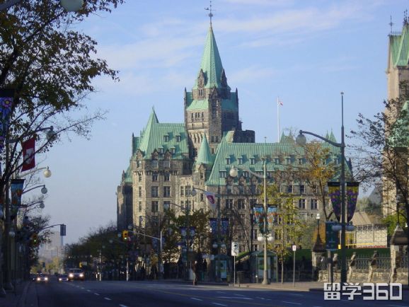 学霸才能申请加拿大留学？NO！追逐梦校，你也可以！