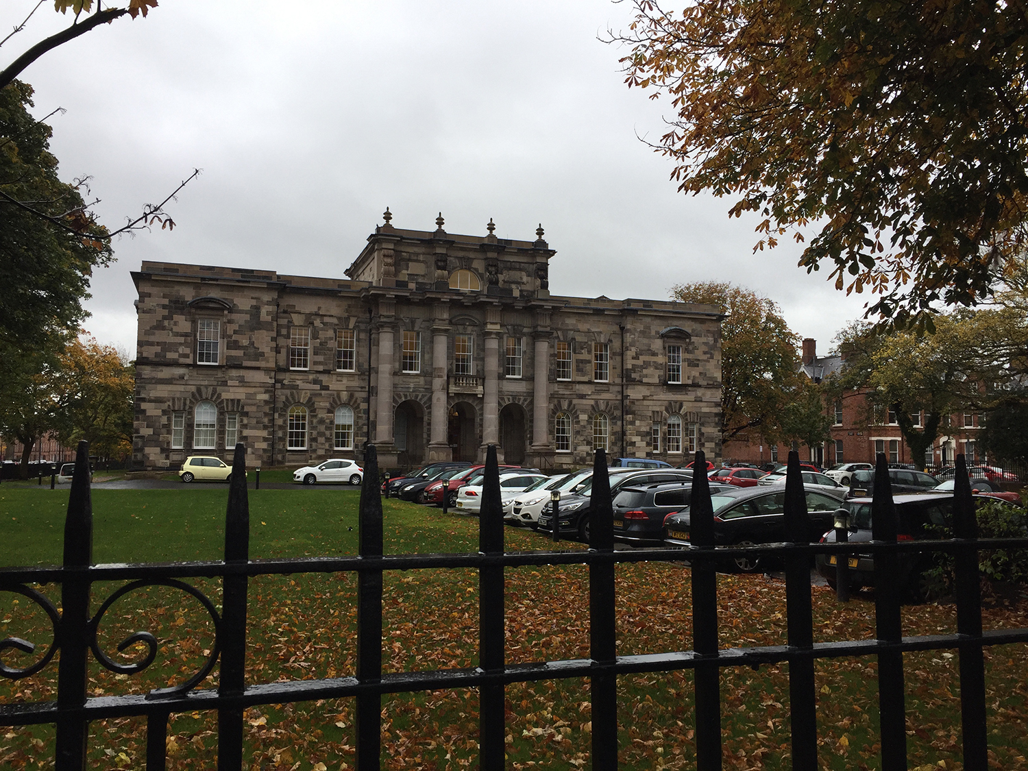 去英国留学如何申请陪读签证？