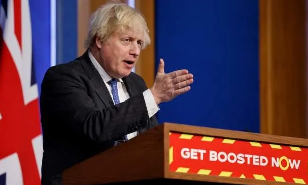 辉瑞称其新冠口服药对Omicron有效，英格兰开始实行疫苗通行证政策