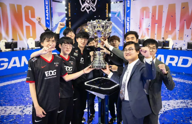 EDG夺冠刷爆全网，电子竞技为何这么火？