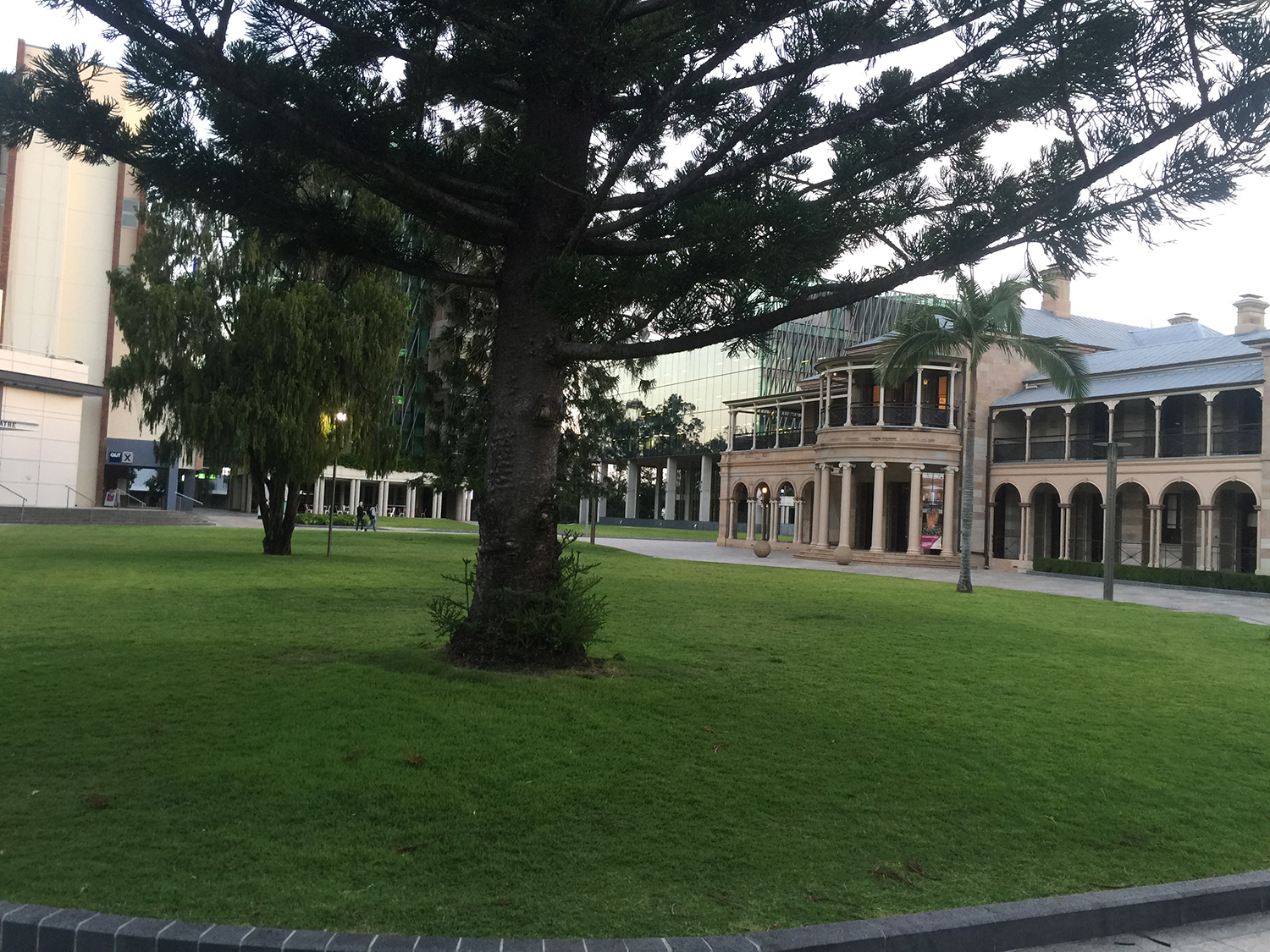 如何申请昆士兰科技大学奖学金?