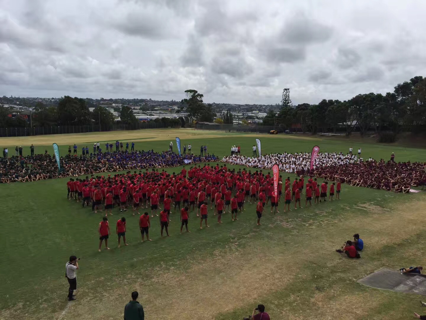 未来留学生毕业起薪会受影响？签证降价，办护照更贵？