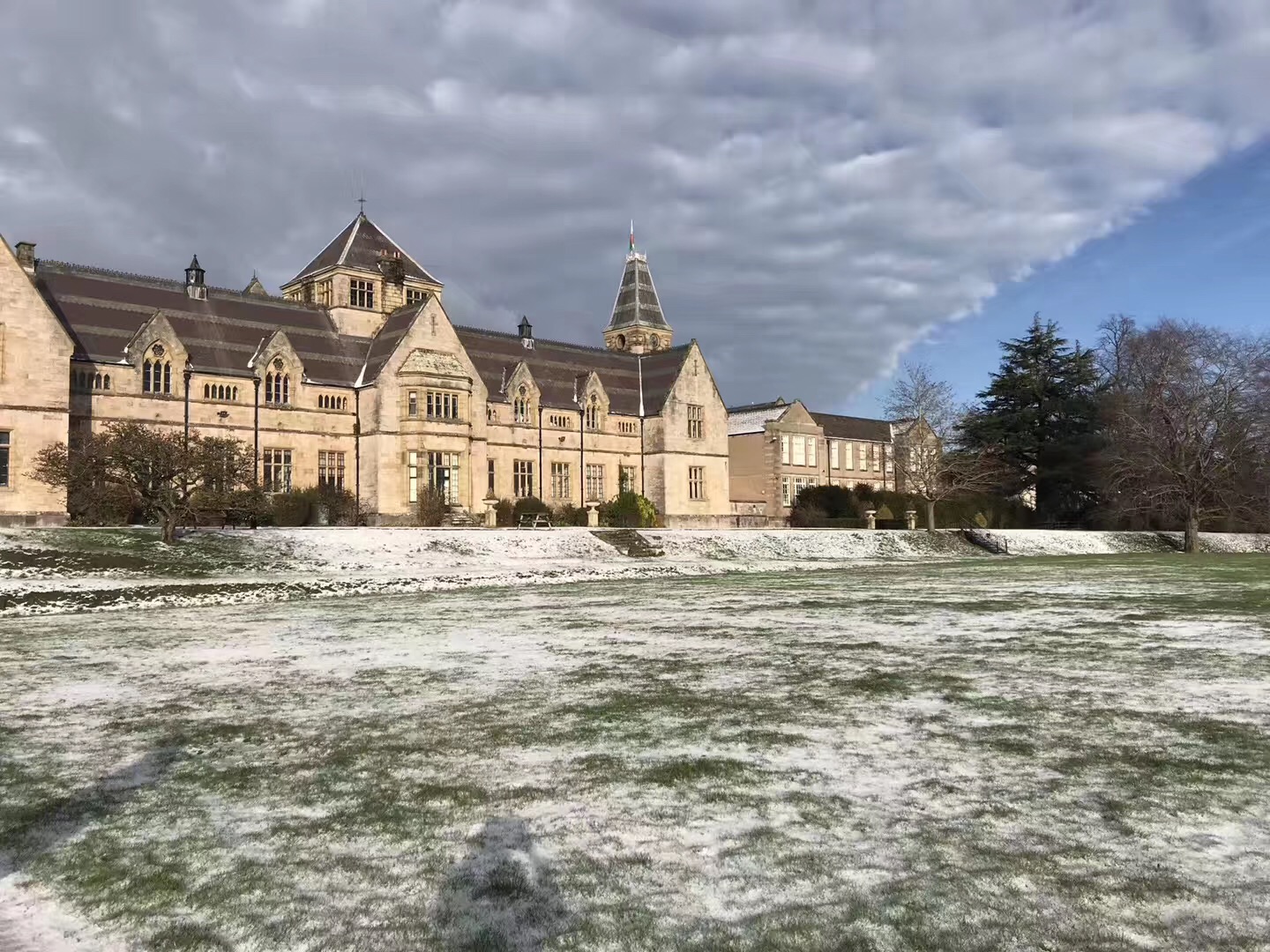 去英国留学都有哪些费用？需要准备多少才合理？