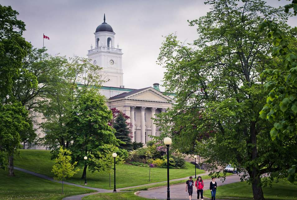 入境加拿大，移民局给留学生及亲属开“绿灯”！