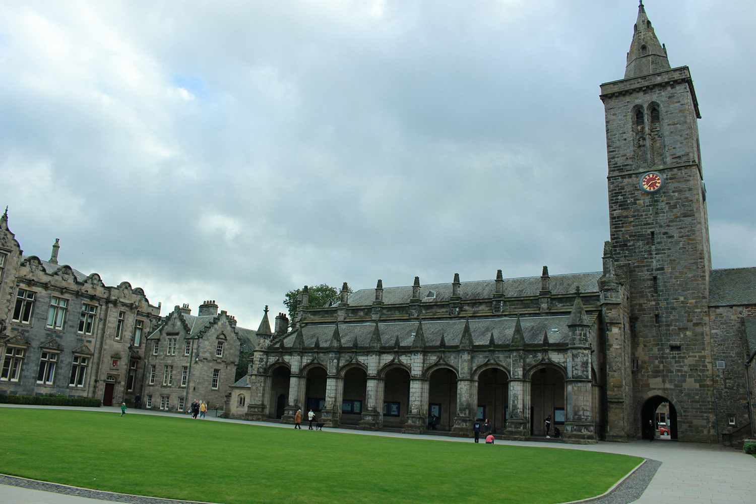 英国这12所大学不收取申请费！