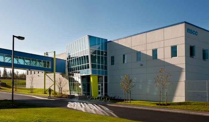 加拿大高校毕业生有福了！2023年前都不用还学生贷款！也没利息！