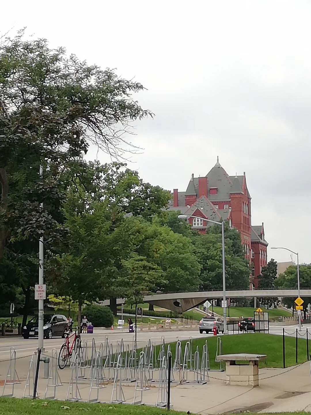 在纽约地区留学，一年到底要花多少钱？